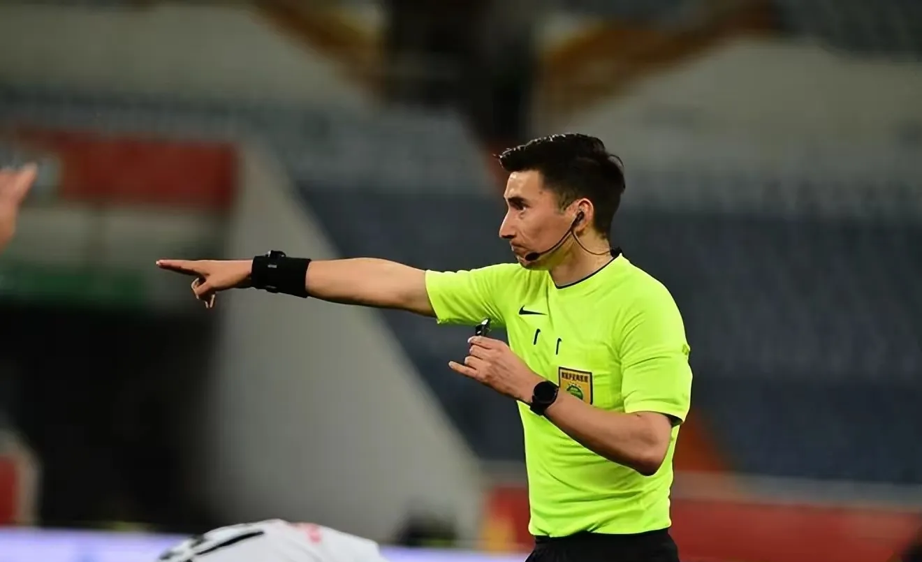 包含关键时刻葡超传出新动向；广东宏远队长鼓劲；管理层表态：气氛紧张；资深球员宣示担当的词条