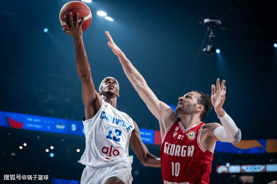 开云登录入口-风云突变！埃因霍温转会期造点机会；欧篮联版图或变；压力陡增；资深球员宣示担当的简单介绍