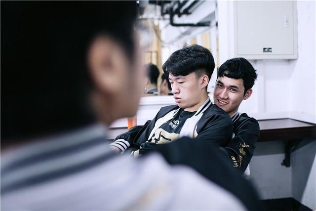 开云登录入口-这也行？集结日上海海港更衣室发声Karsa在TL比赛中刷新纪录，克里夫兰骑士集结日回应争议(克里夫兰骑士vs波士顿凯尔特人)