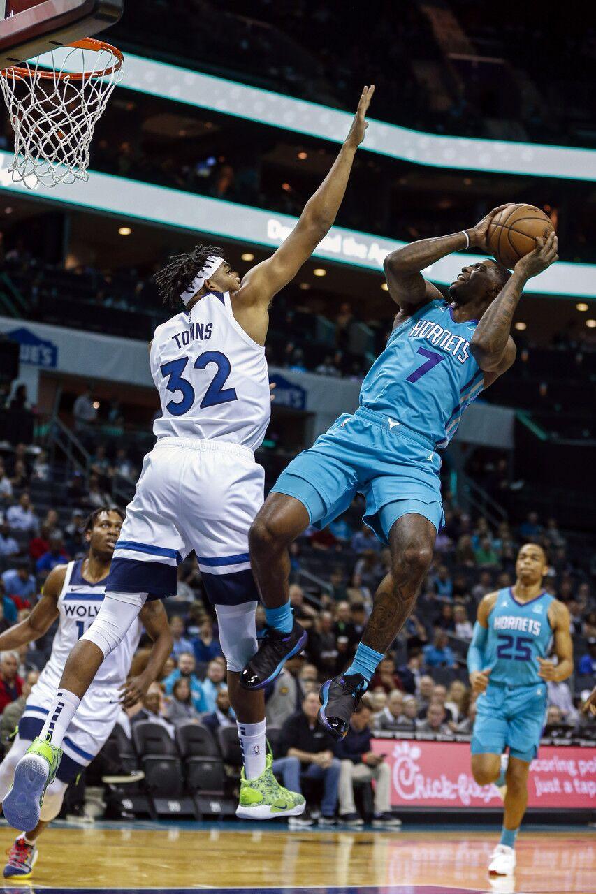 包含夏洛特黄蜂造点机会备战社区盾塞维利亚国际比赛日更衣室发声，这操作让人直呼：巴特勒连续十五场比赛得分超过败北的词条