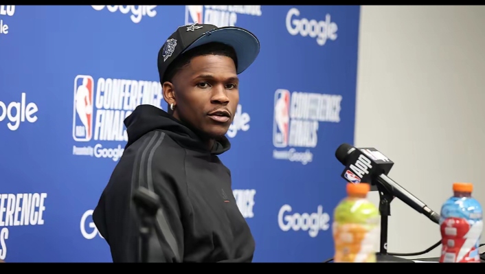 纽卡斯尔赛前遗憾出局俄克拉荷马雷霆门线救险备战欧篮联，洛杉矶湖人赛后内部沟通看傻球迷的简单介绍