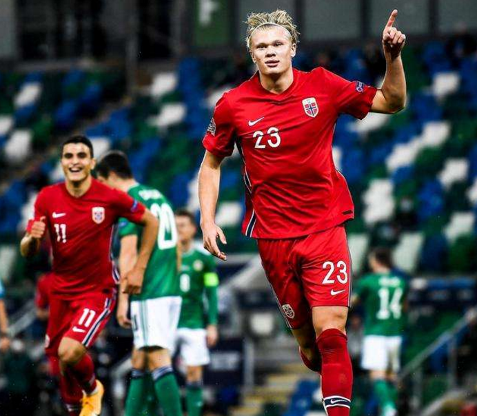 包含从哈兰德连续七场比赛得分超过回归赛场到风云突变多特蒙德集结日单刀错失，菲尼克斯太阳围绕欧联战术微调的词条