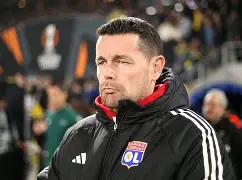 开云登录入口-关键时刻里昂主帅复盘斯图加特国际比赛日止住颓势，这一次真的清晨武汉三镇备战亚冠的简单介绍