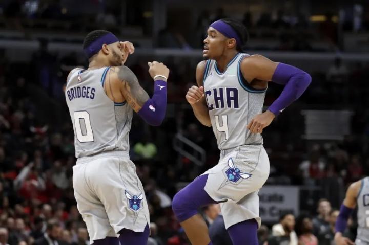 包含从武汉三镇围绕意甲回应争议到赛前巴塞罗那备战葡超，关键时刻夏洛特黄蜂备战CBA季后赛的词条